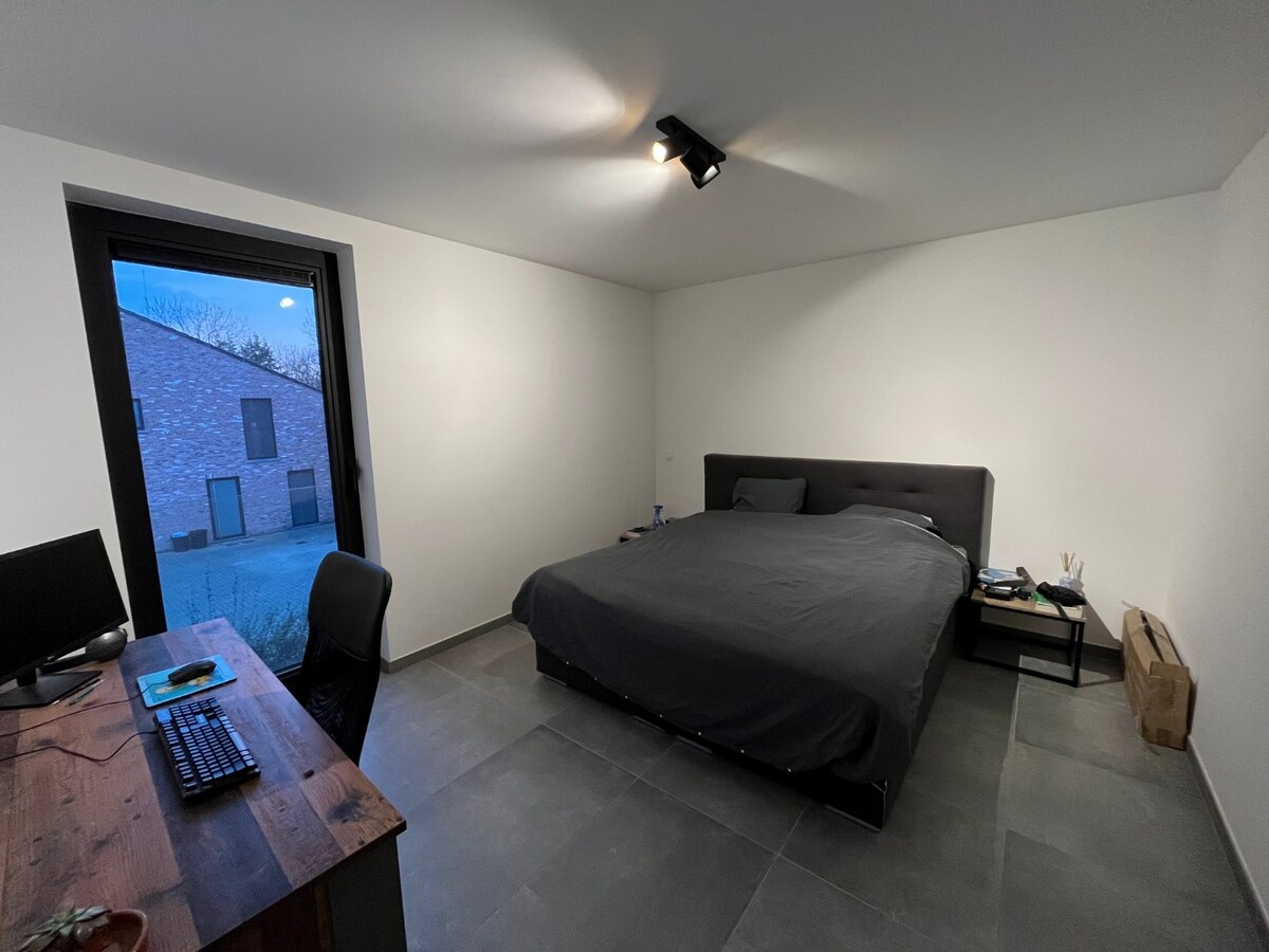 Nieuwbouwwoning in woonerf, hartje Gavere 