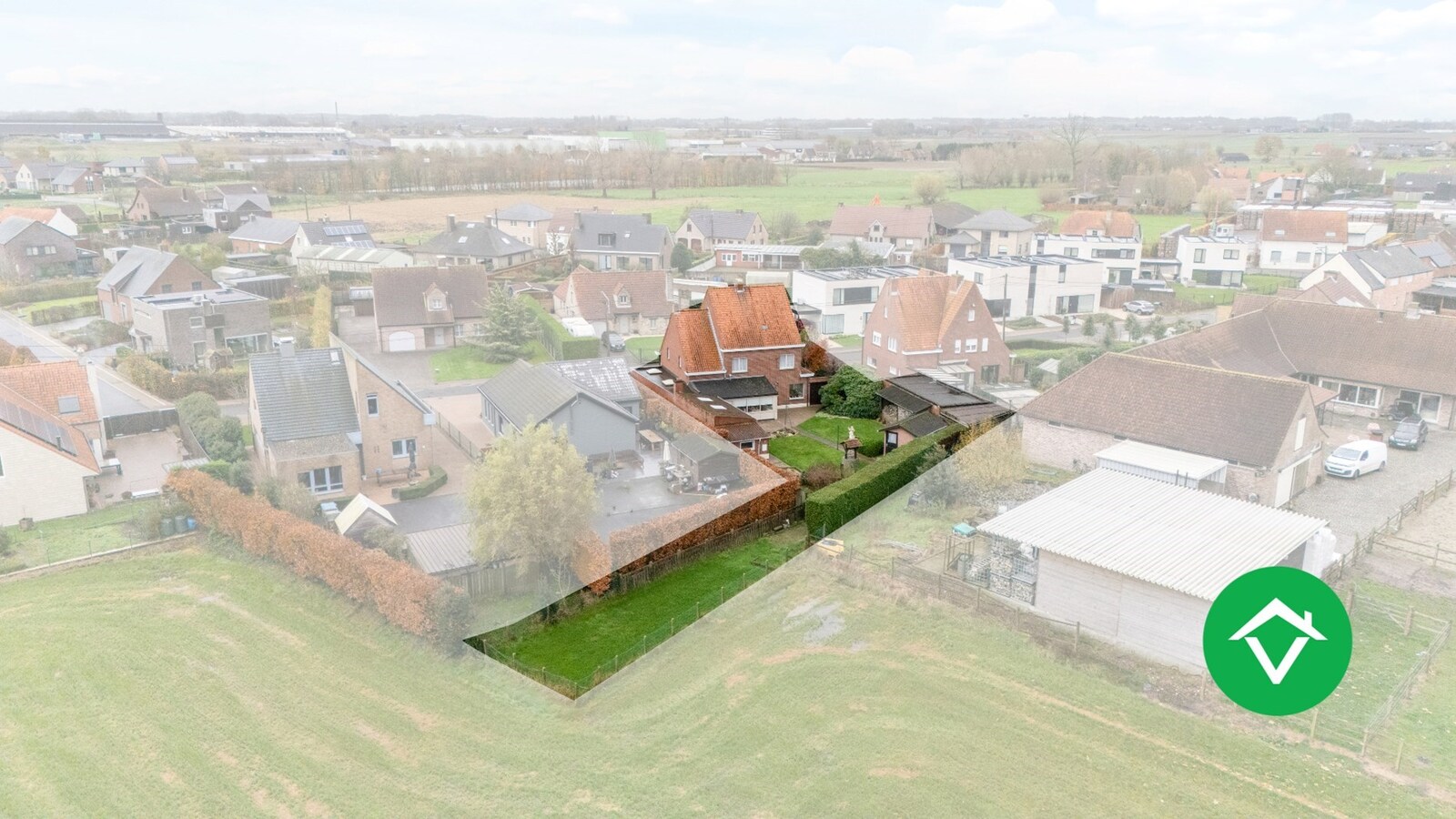 Ruime gezinswoning met vier slaapkamers en werkruimte te Kortemark 