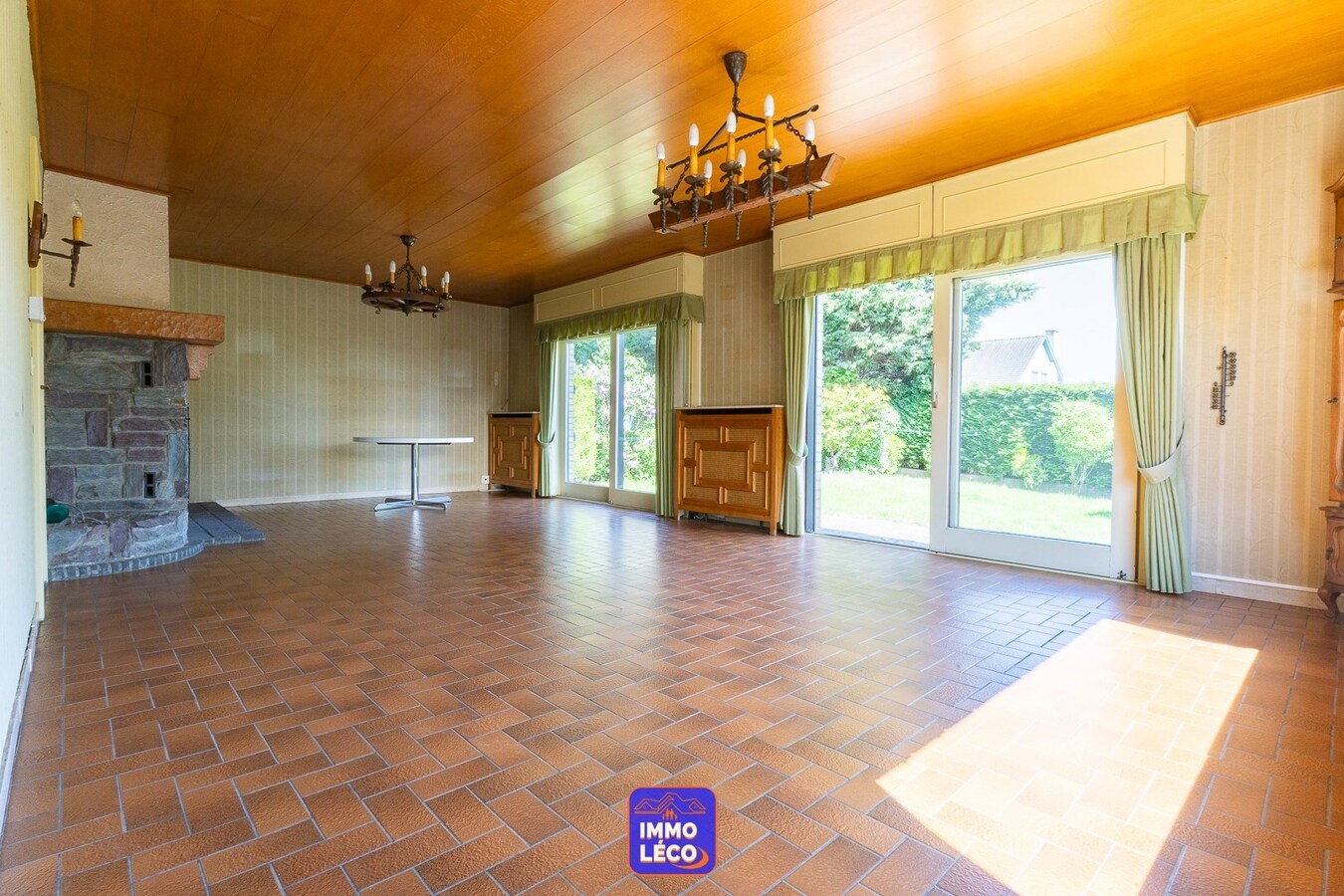 Plain-Pied avec deux garages situé à "La Coquinie", excellent potentiel ! 