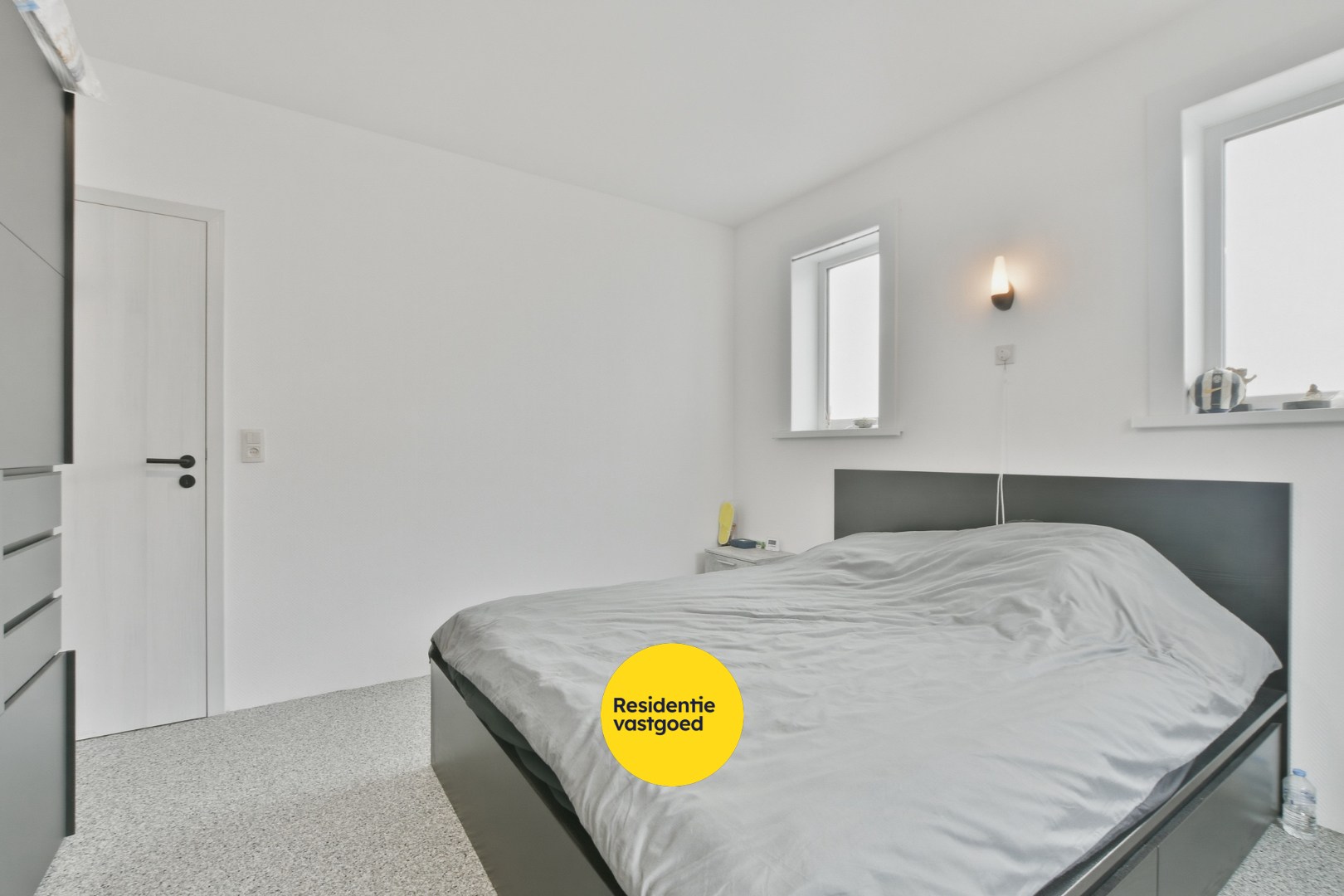 Instapklare en volledig gerenoveerde bungalow met 3 slaapkamers, tuin en garage vlak bij bos en centrum van De Haan 