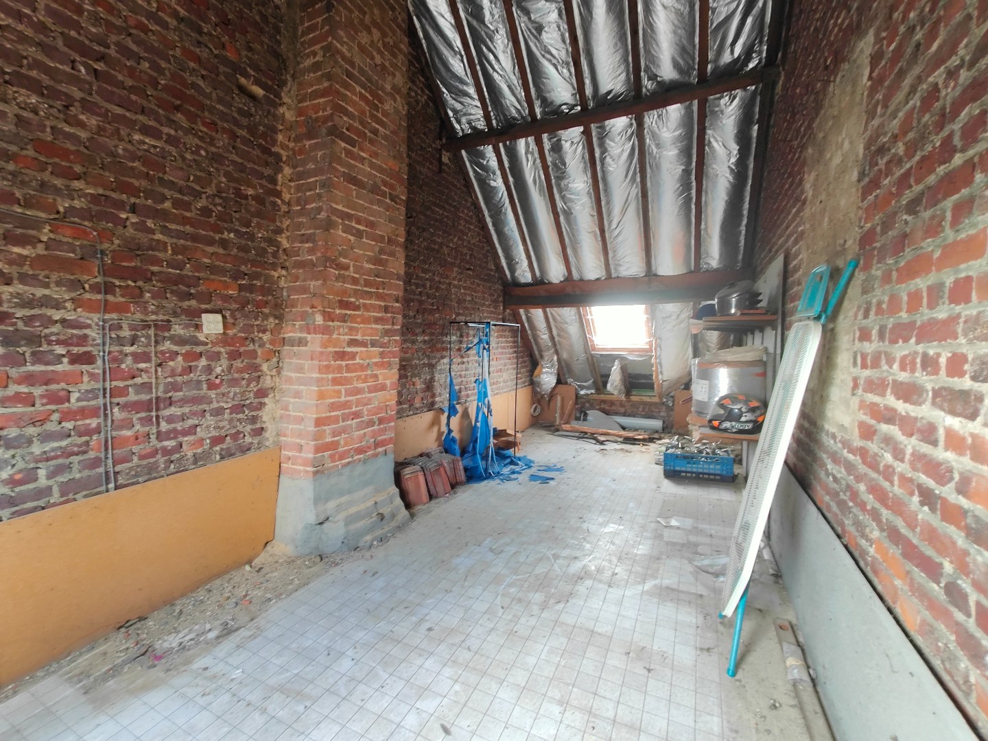 Op te frissen woning met tuin en berging op centrale ligging 