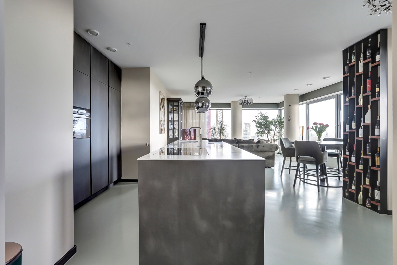 Ultiem luxe wonen in de iconische The CoolTower met spectaculair uitzicht, royaal terras (34 m²) en moderne afwerking in het bruisende hart van Rotterdam! 