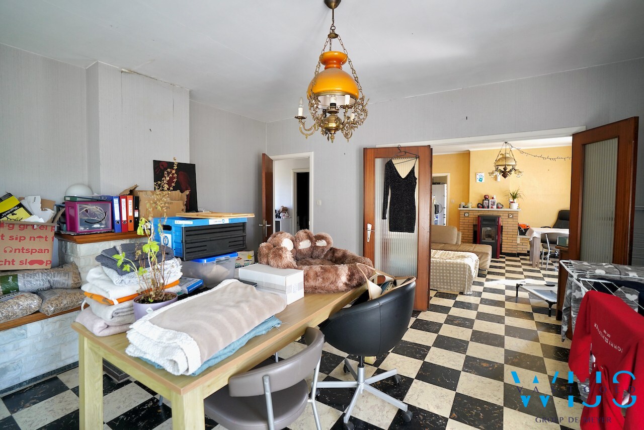 Op te frissen bungalow met 36.274m² grond te Oosteeklo ! 