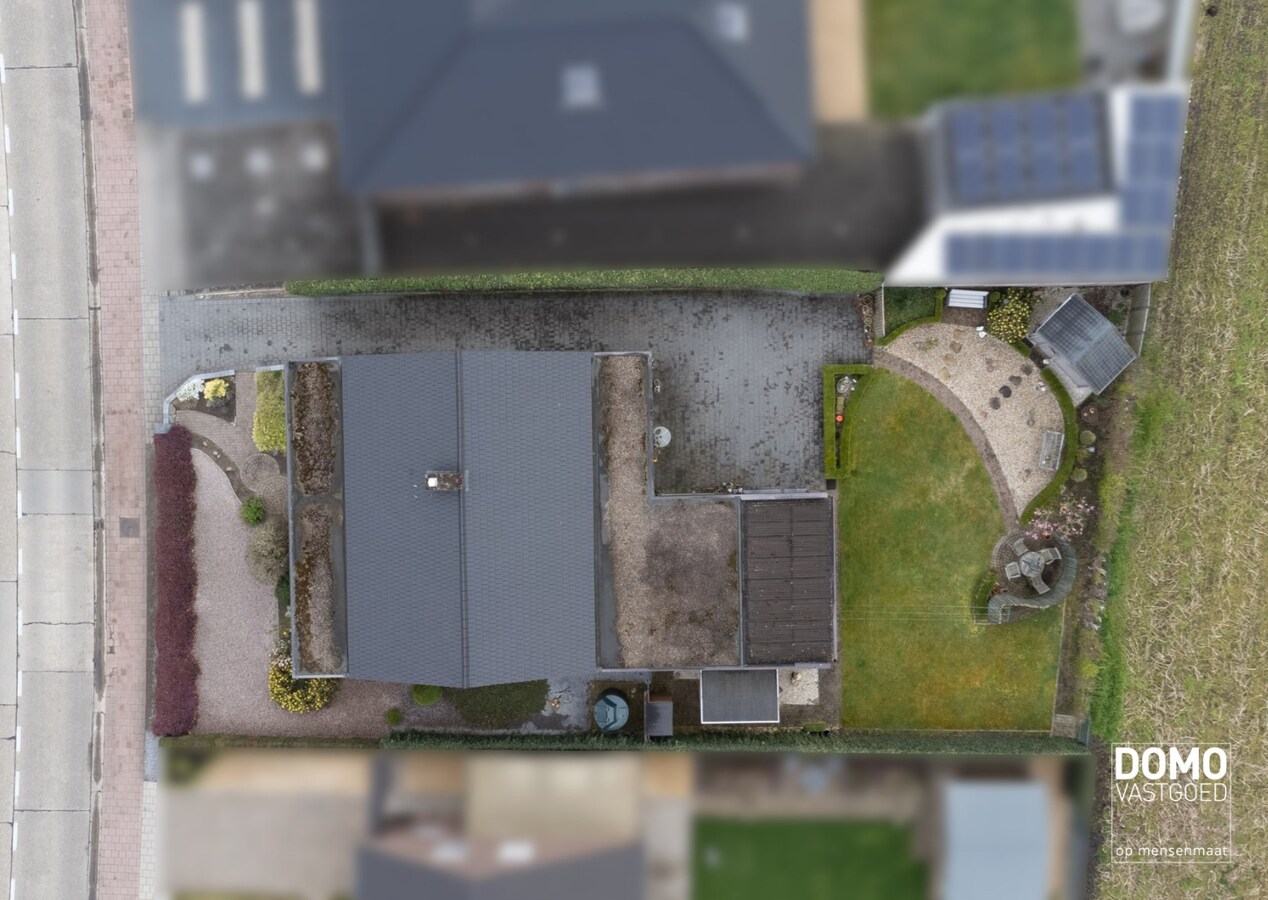 DEELS GERENOVEERDE WONING MET 3 SLAAPKAMERS, GARAGE EN RUIME TUIN TE KOOP IN KERMT 