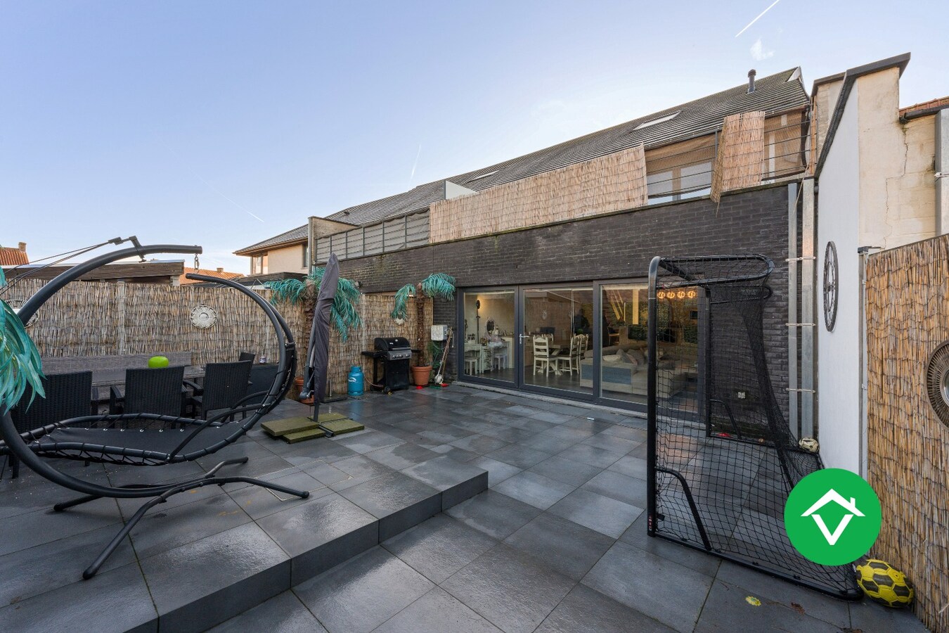 Instapklare nieuwbouwwoning met 5 slaapkamers en zonneterrassen op topligging in Eernegem 