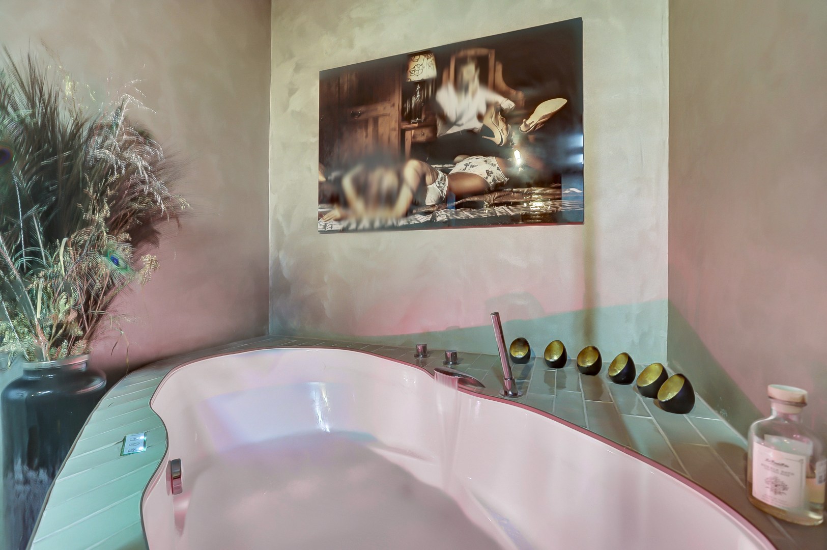 Ultiem luxe wonen in de iconische The CoolTower met spectaculair uitzicht, royaal terras (34 m²) en moderne afwerking in het bruisende hart van Rotterdam! 