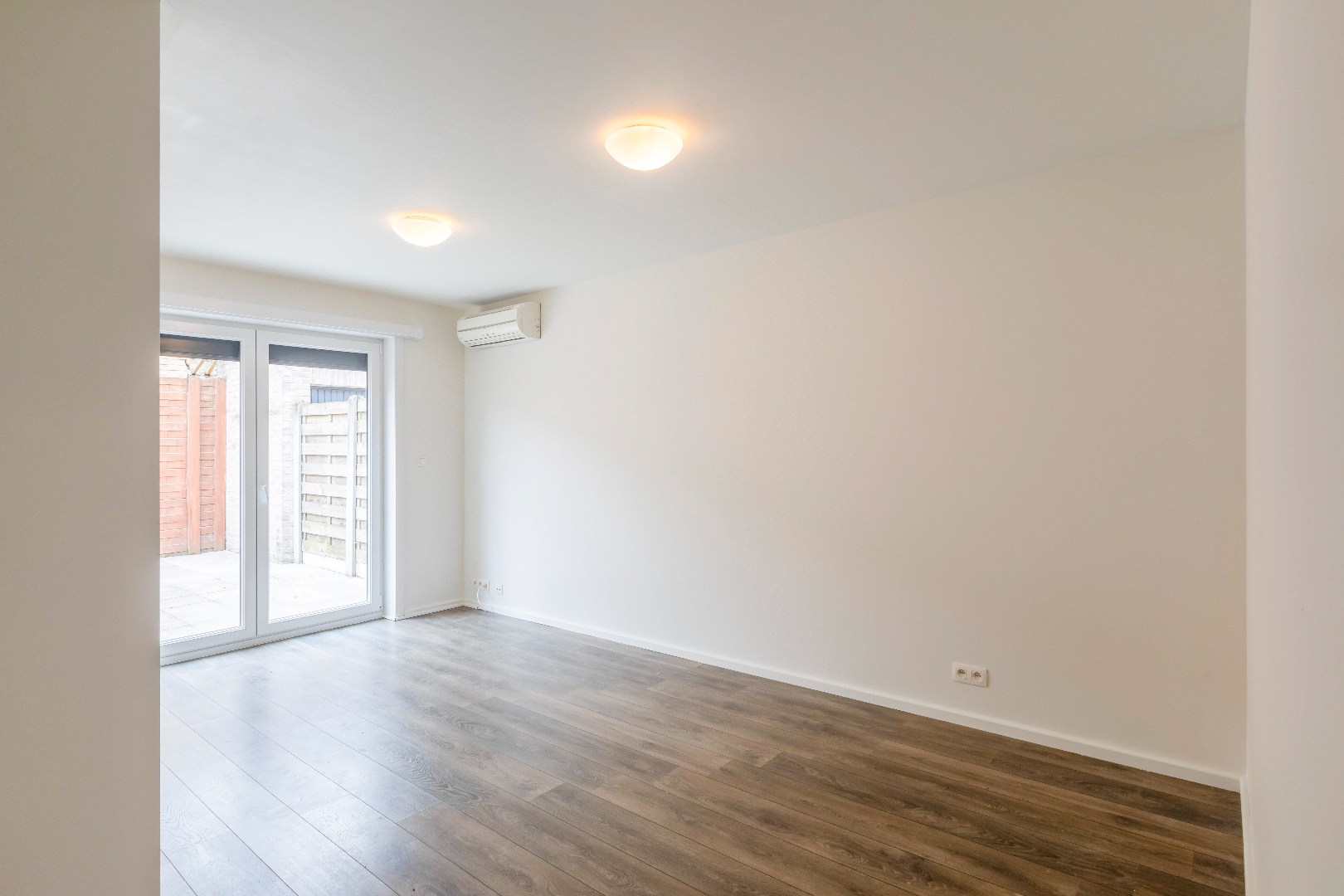 Gelijkvloers 1-slpk-app. met 2 terrassen op toplocatie in Eeklo 