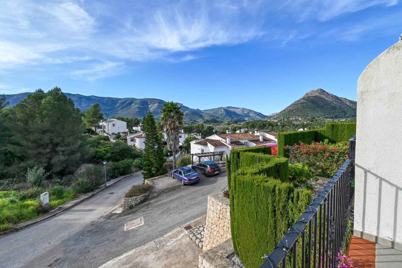 PRACHTIGE BUNGALOW GELEGEN IN HET RUSTIGE MURLA MET PRACHTIG BERGZICHT. 