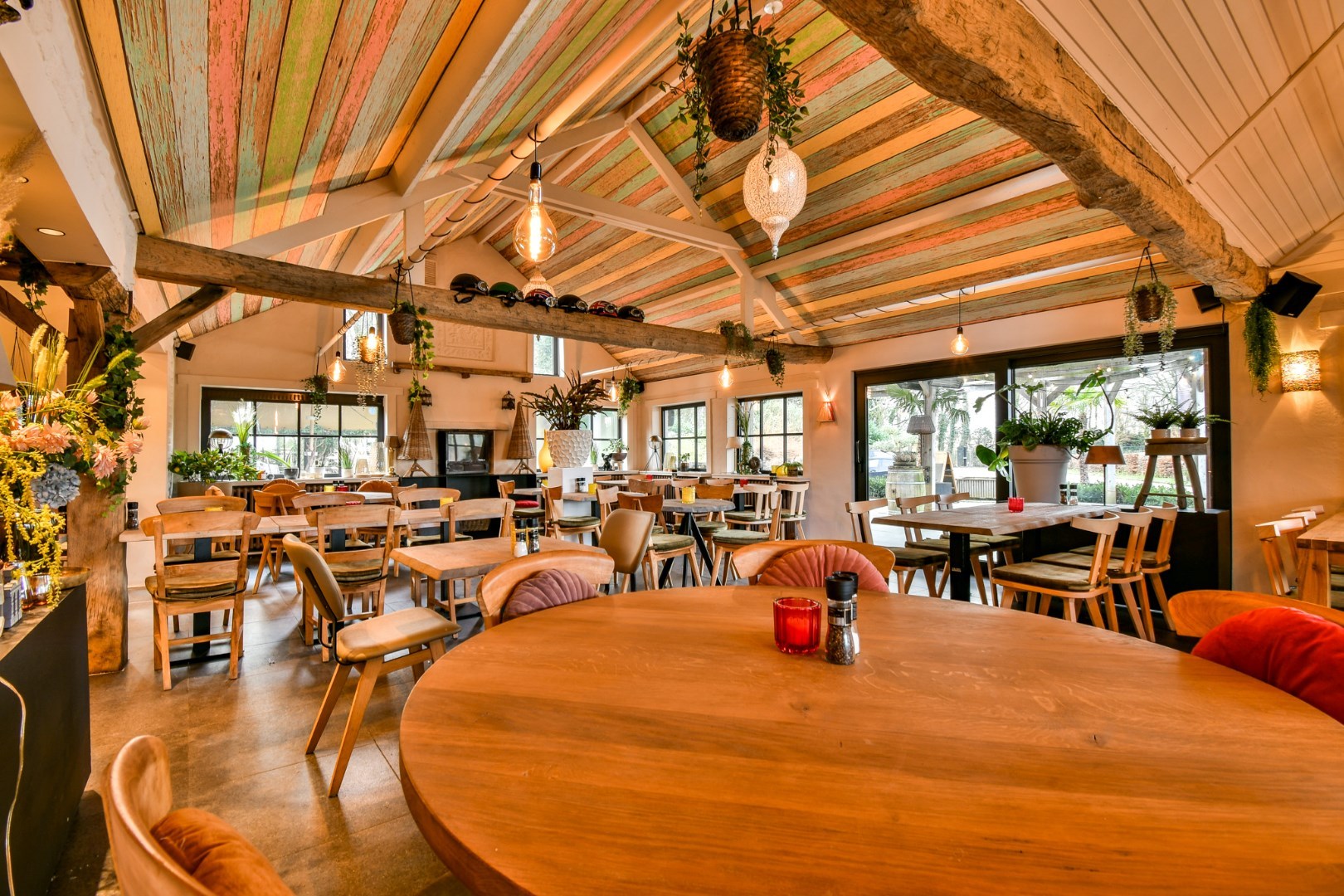 Exclusief domein met restaurant/feestzaal en luxueuze woning op 5 Ha te Torhout 