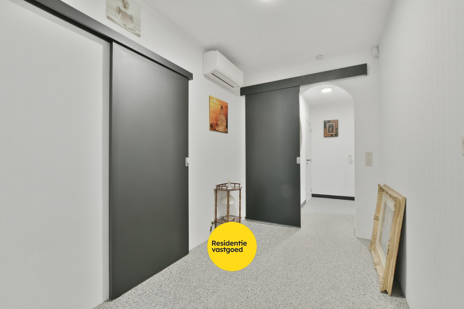 Instapklare en volledig gerenoveerde bungalow met 3 slaapkamers, tuin en garage vlak bij bos en centrum van De Haan 