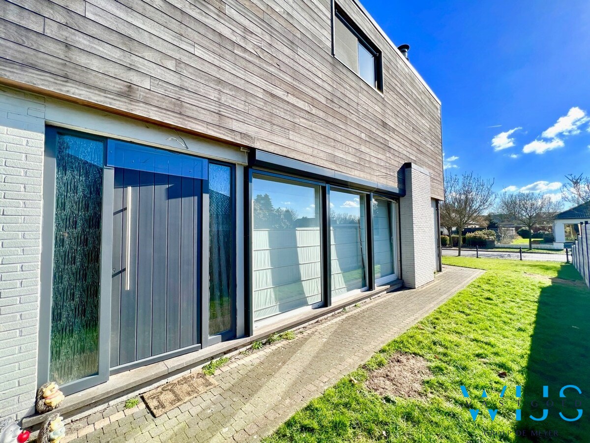 Woonhuis met 6 slaapkamers op TOPlocatie te EVERGEM ! 
