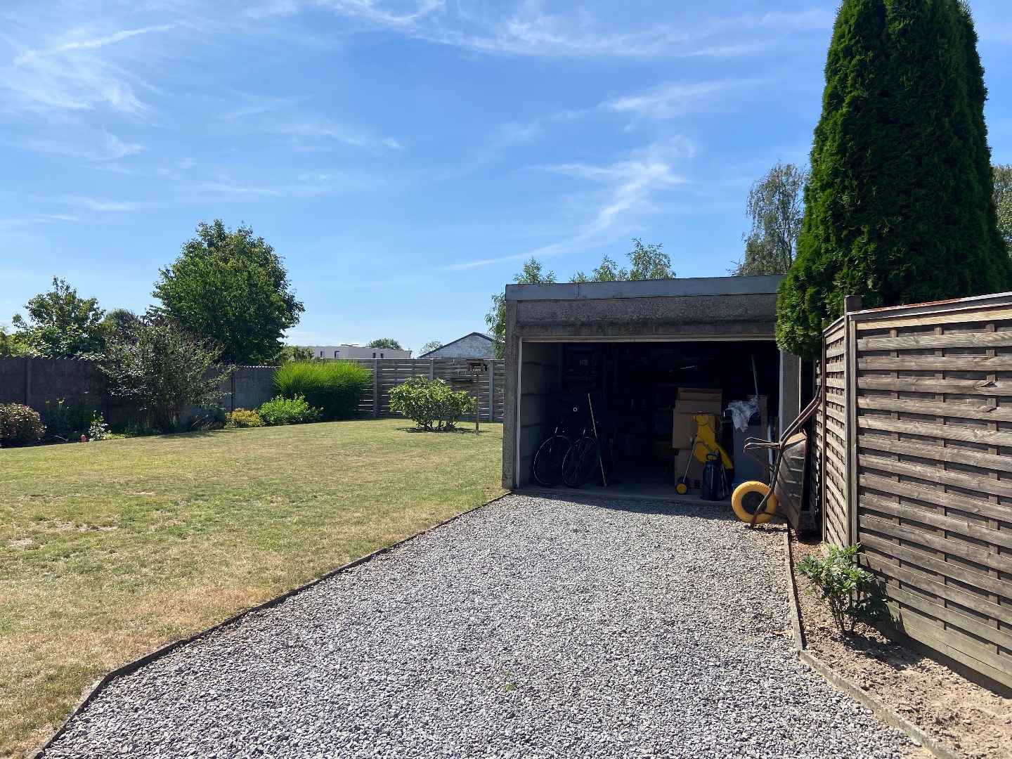 Instapklare gezinswoning met tuin en garage nabij centrum! 