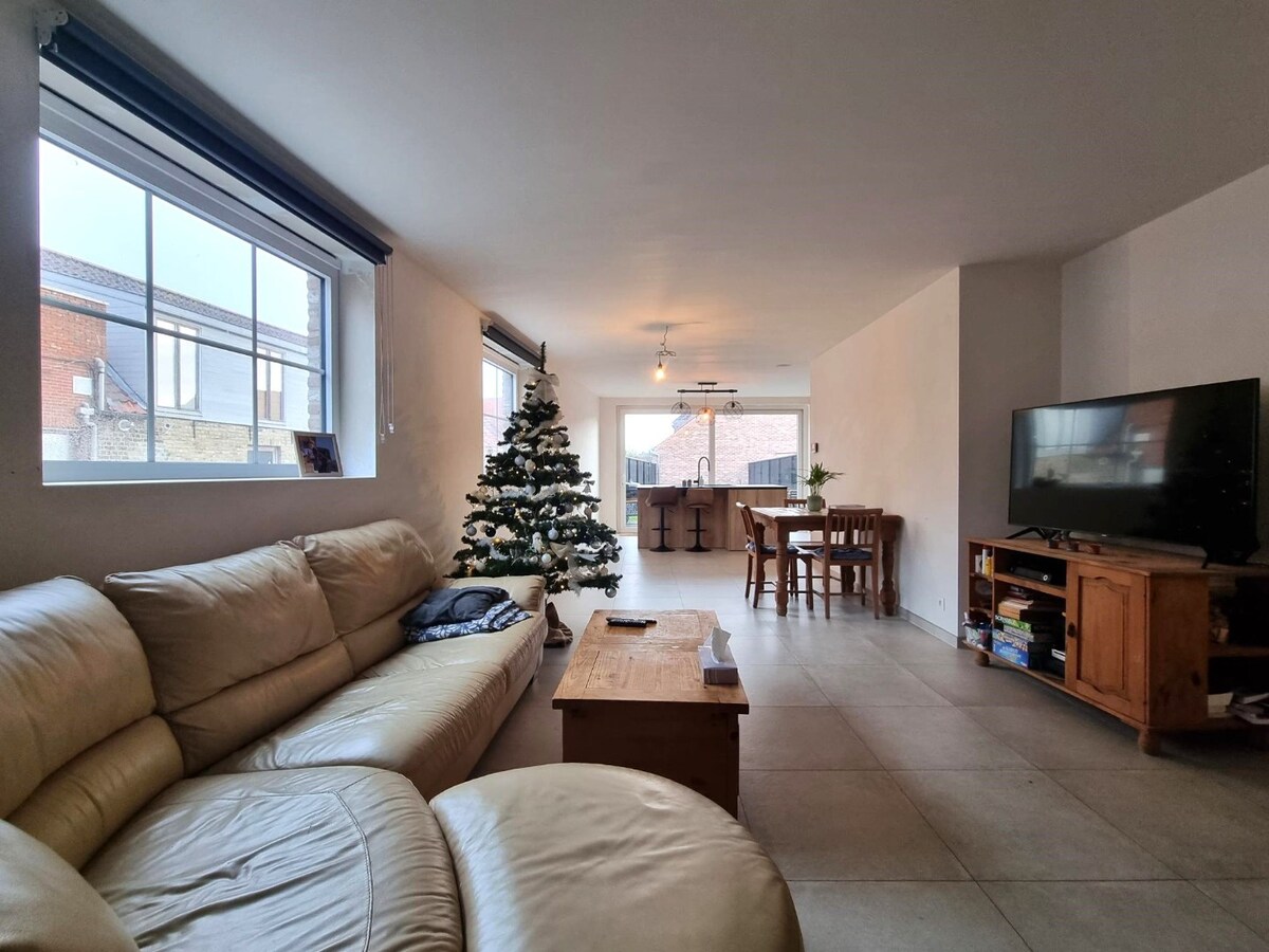 Halfopen nieuwbouwwoning (onder registratierechten!) met dubbele garage te Dudzele 