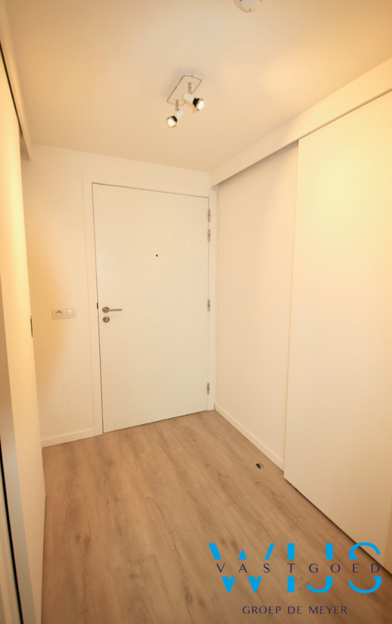 Serviceflat in hartje Waarschoot ! 