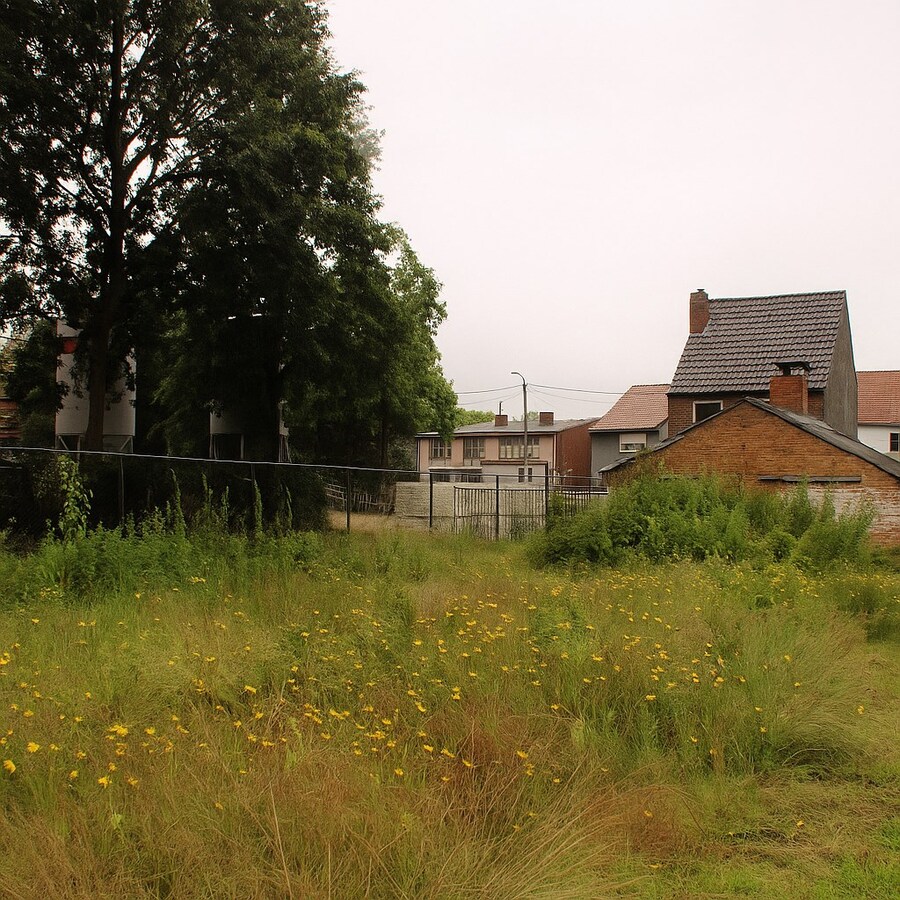 Charmante halfopen bebouwing met tuin op uitgestrekt perceel van 456m² te koop! 