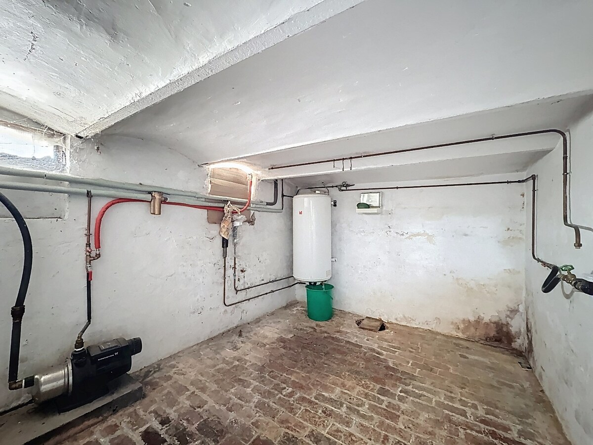 Te renoveren/te slopen HOB met tuin aan station Sint-Denijs-Boekel 