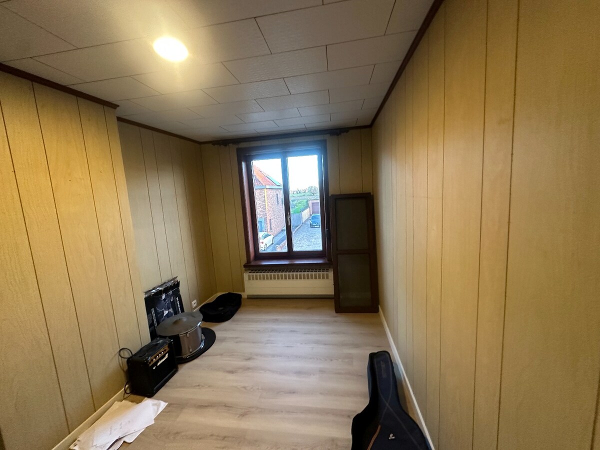 Ruime woning met zonnige tuin in centrum Merkem 