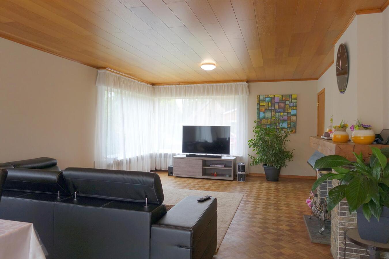 Ruime bungalow met grote zonnige tuin 