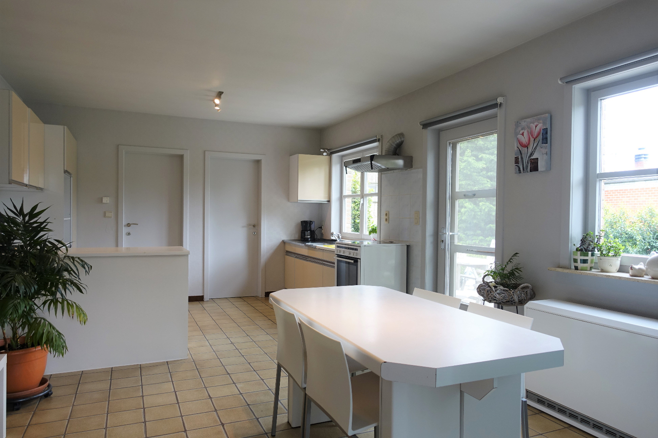 Uiterst rustig gelegen villa met kantoorruimte 