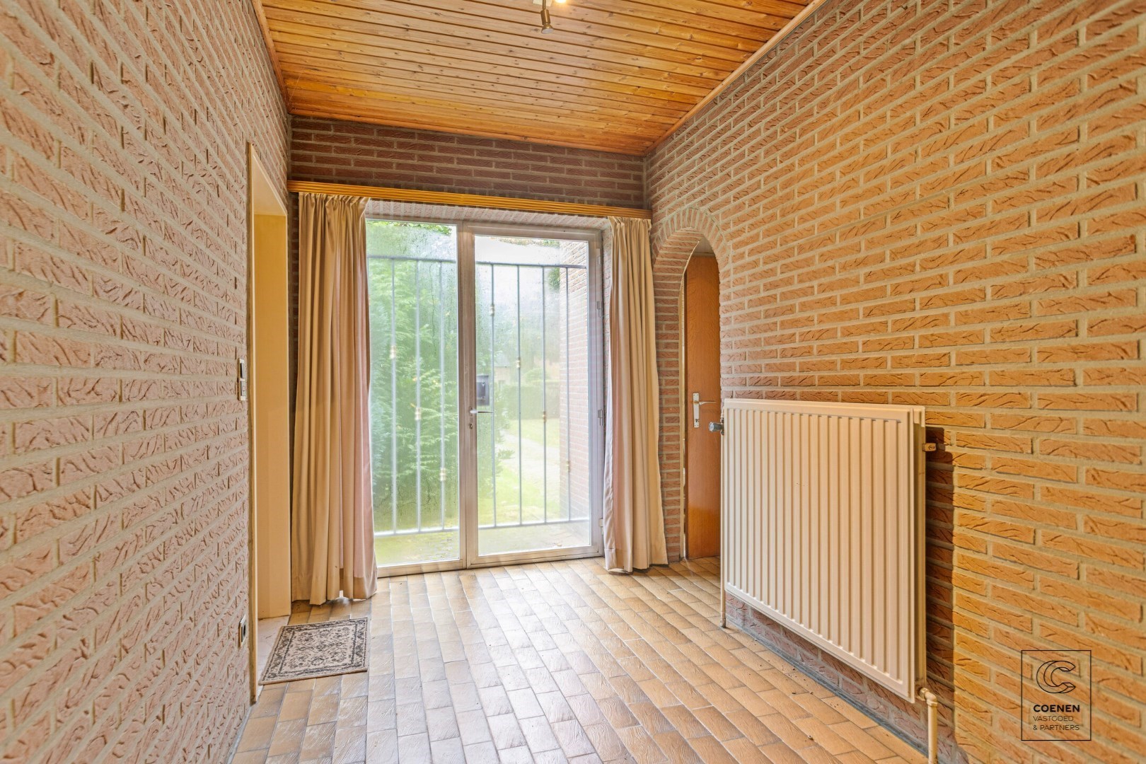 Unieke kans in Westmalle: te renoveren woning met 4 à 5 slpk' s, 236 m² bew. opp. op perceel van 3.990 m²! 