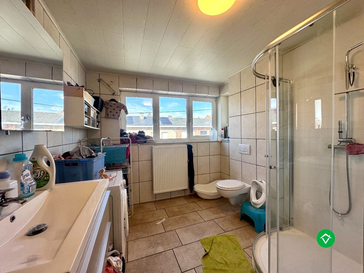 Instapklaar appartement met terras en 3 slaapkamers in een rustige wijk te Eernegem 