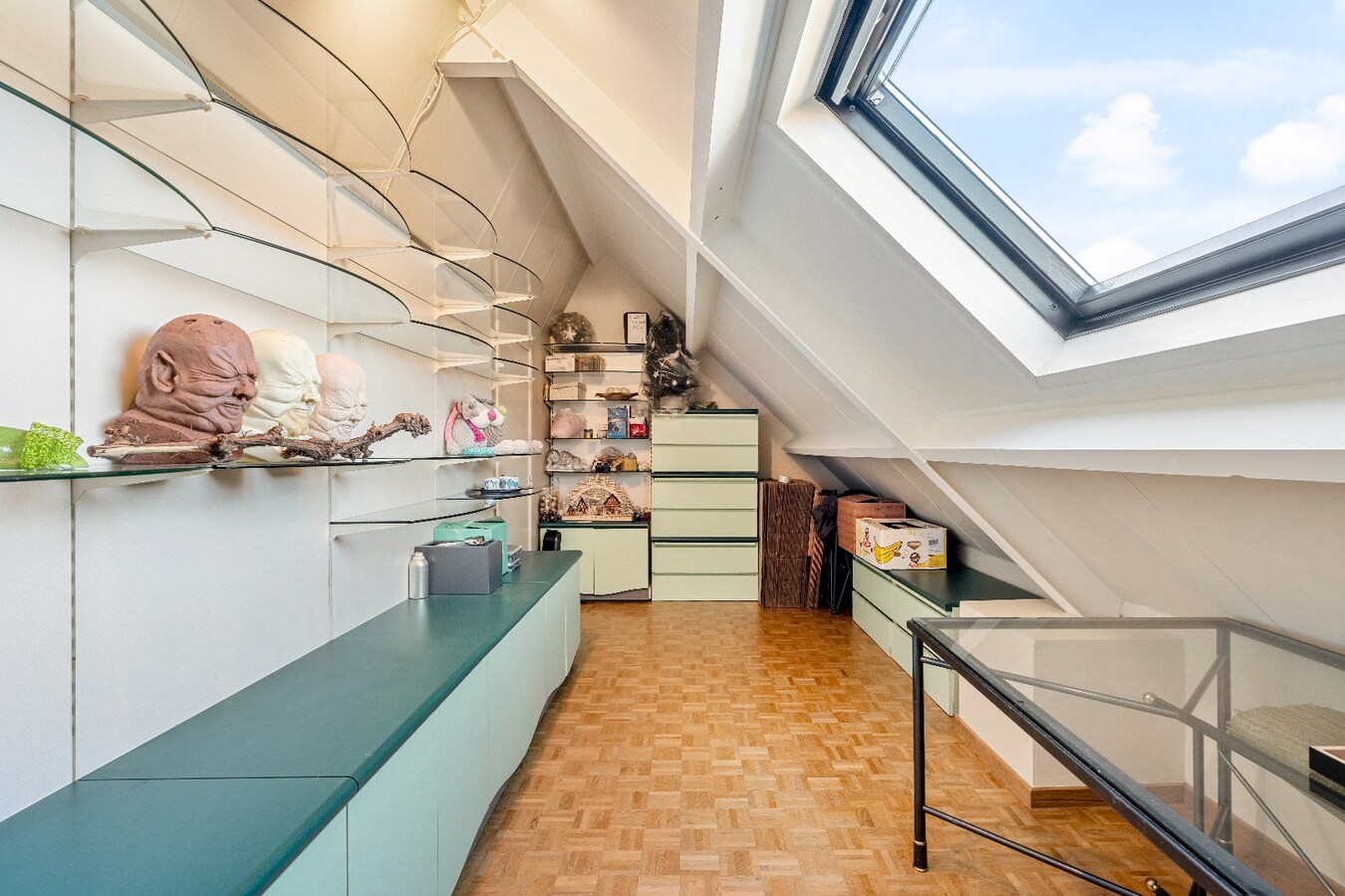 Duurzame, veelzijdige woning met karakter, energiezuinig comfort én prachtige tuin, op toplocatie. 