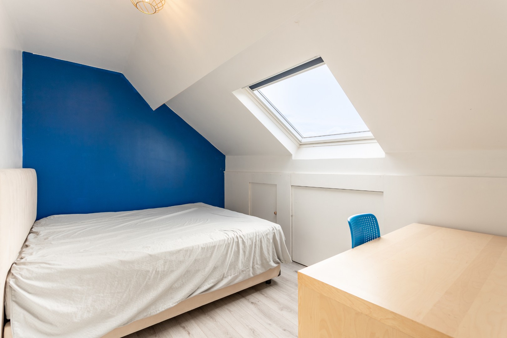 Maison rénové avec 4 chambres et local de stockage 