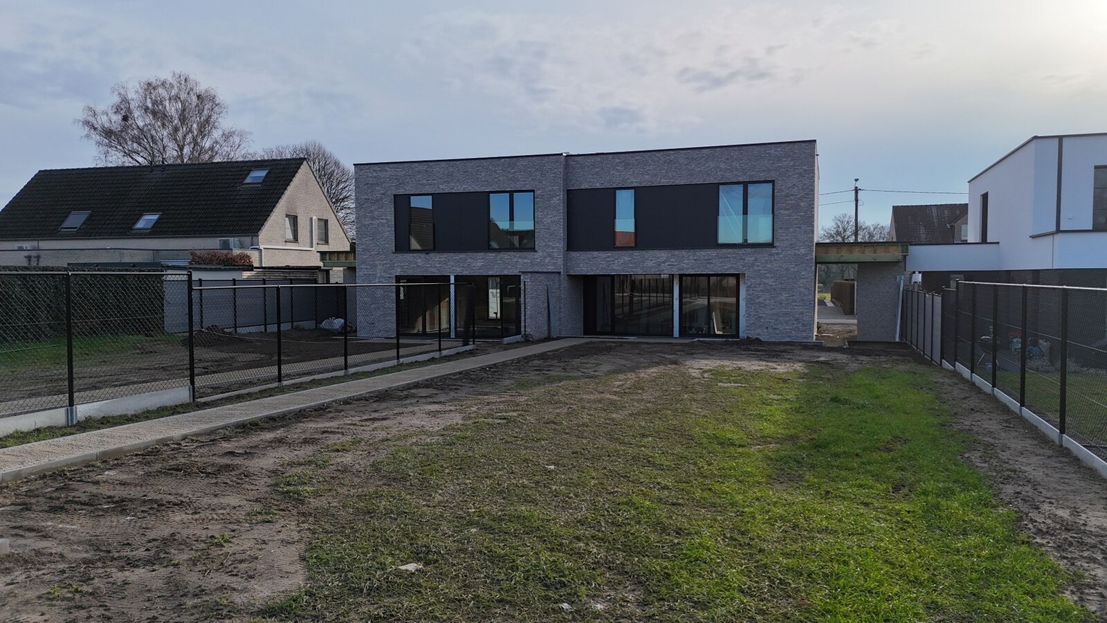 EXCLUSIEVE ENERGIEARME NIEUWBOUWWONGINGEN MET 4 SLAAPKAMERS, TUIN &amp; CARPORT IN HARTJE KERMT (HASSELT) 