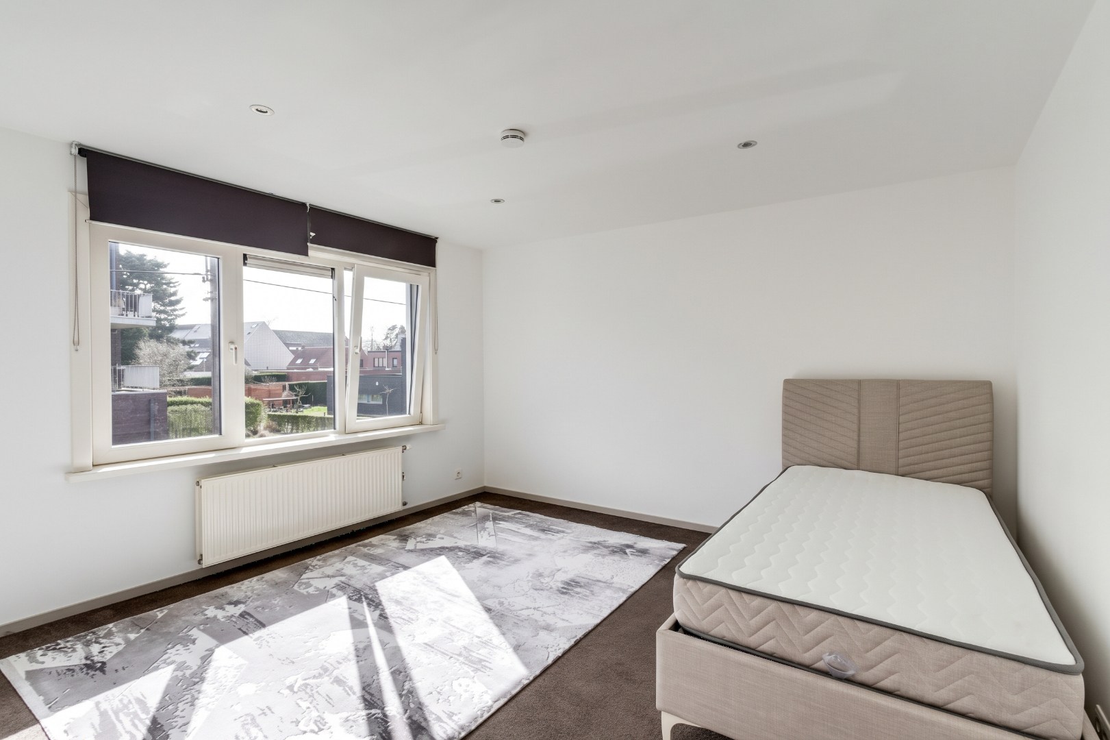 Ruime woning voor gemengd gebruik met loods te koop, wonen en werken op één toplocatie in Zelzate 