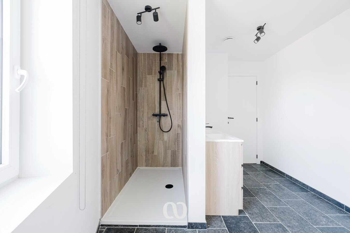 Ruime nieuwbouwwoning met 4 slaapkamers 