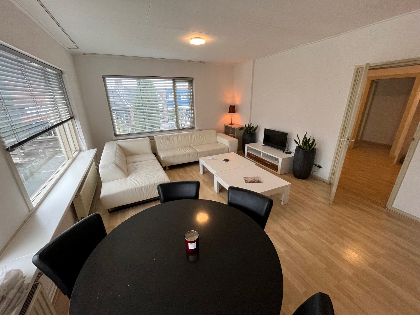 Kamer te huur in hartje Kamperland. Let op! Gezamenlijk wonen; woonkamer/badkamer/keuken worden gedeeld. 