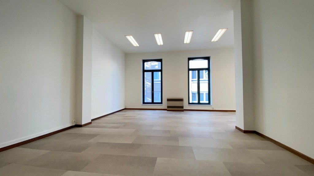 Kantoor te huur in gerenoveerd herenhuis in centrum Gent