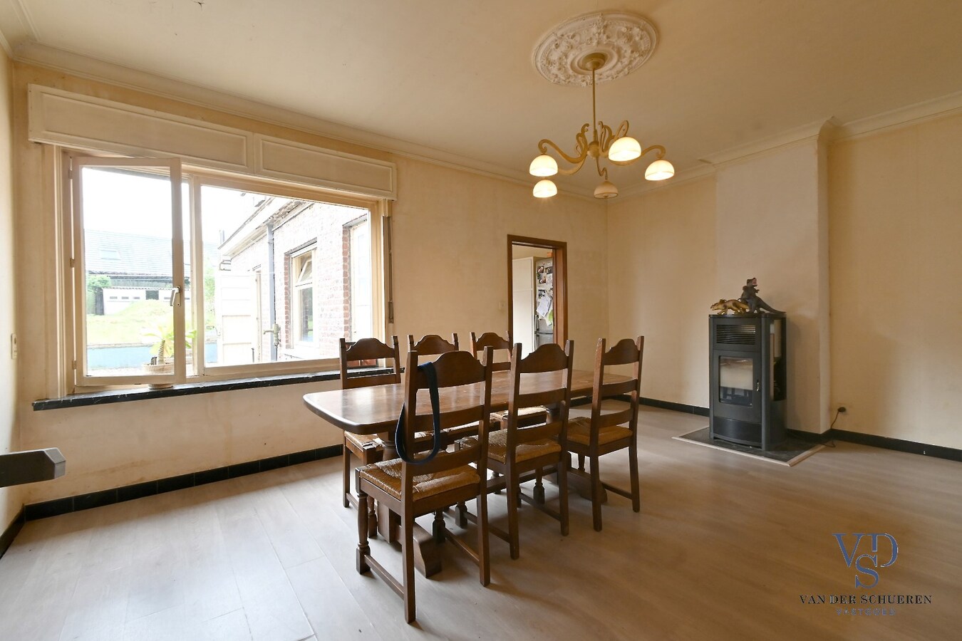 Bijzonder ruime, praktisch ingedeelde rijwoning 