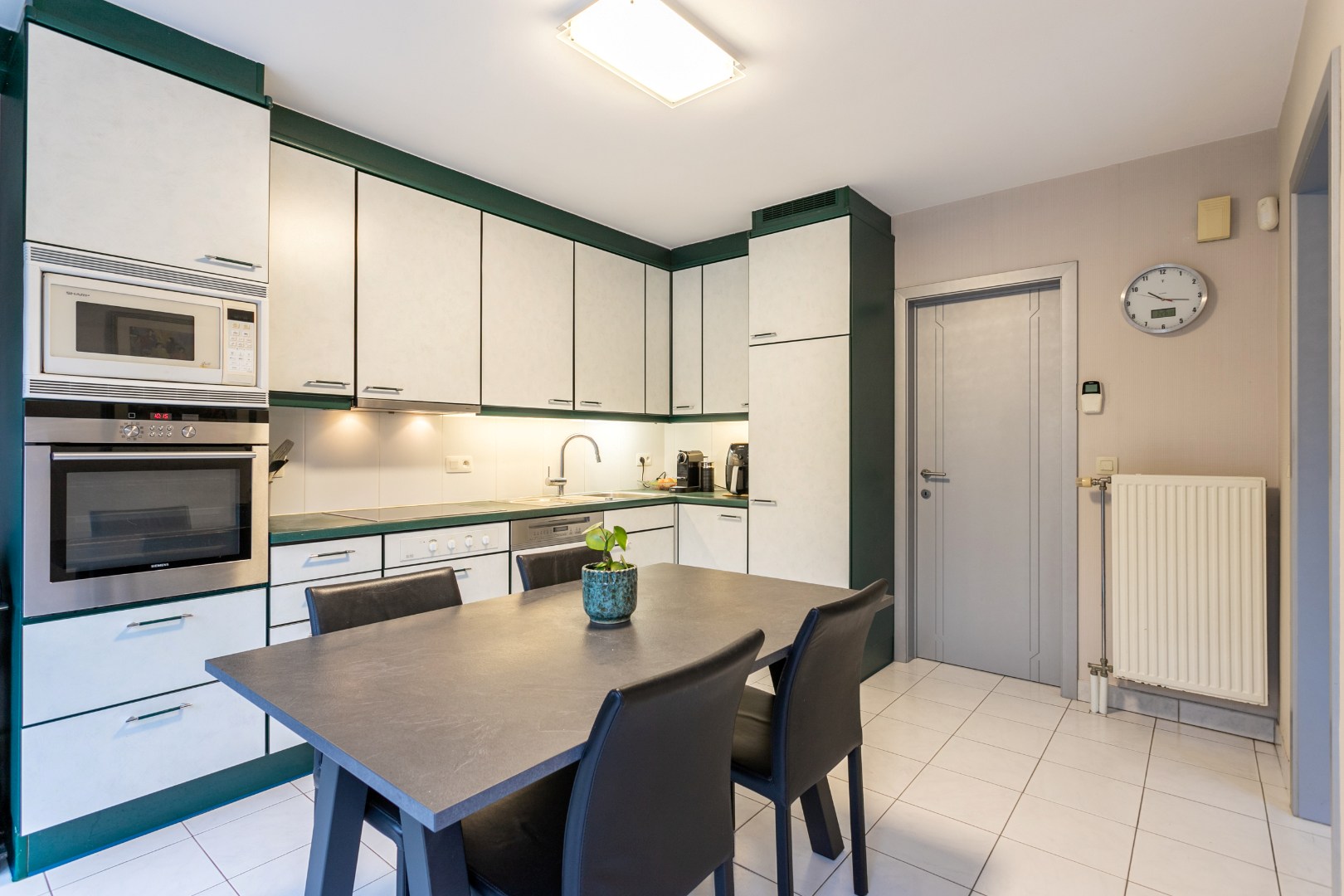 Instapklare woning 3 slpks, garage en ruime tuin (8,8are) 