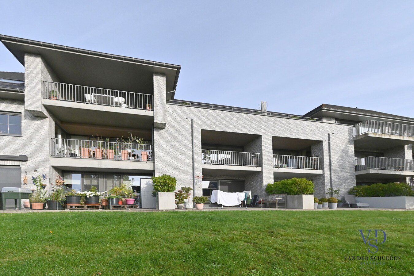 Luxueus, tijdloos wonen in Dikkelvenne. 