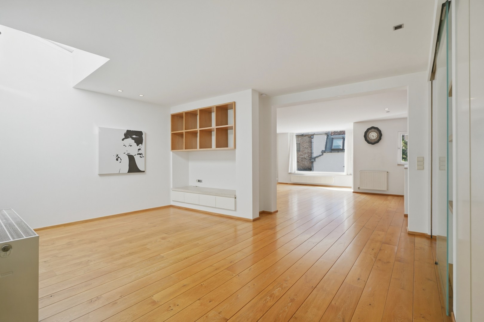 Multifunctionele woning met handelsruimte in hartje Veurne. 
