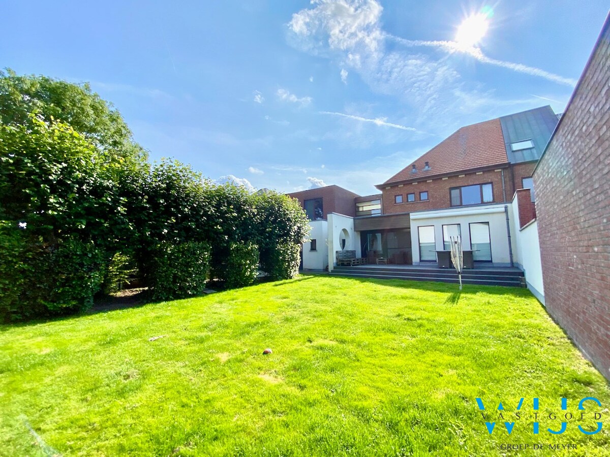 Schitterend karaktervol woonhuis met 5 slaapkamers te Assenede ! 