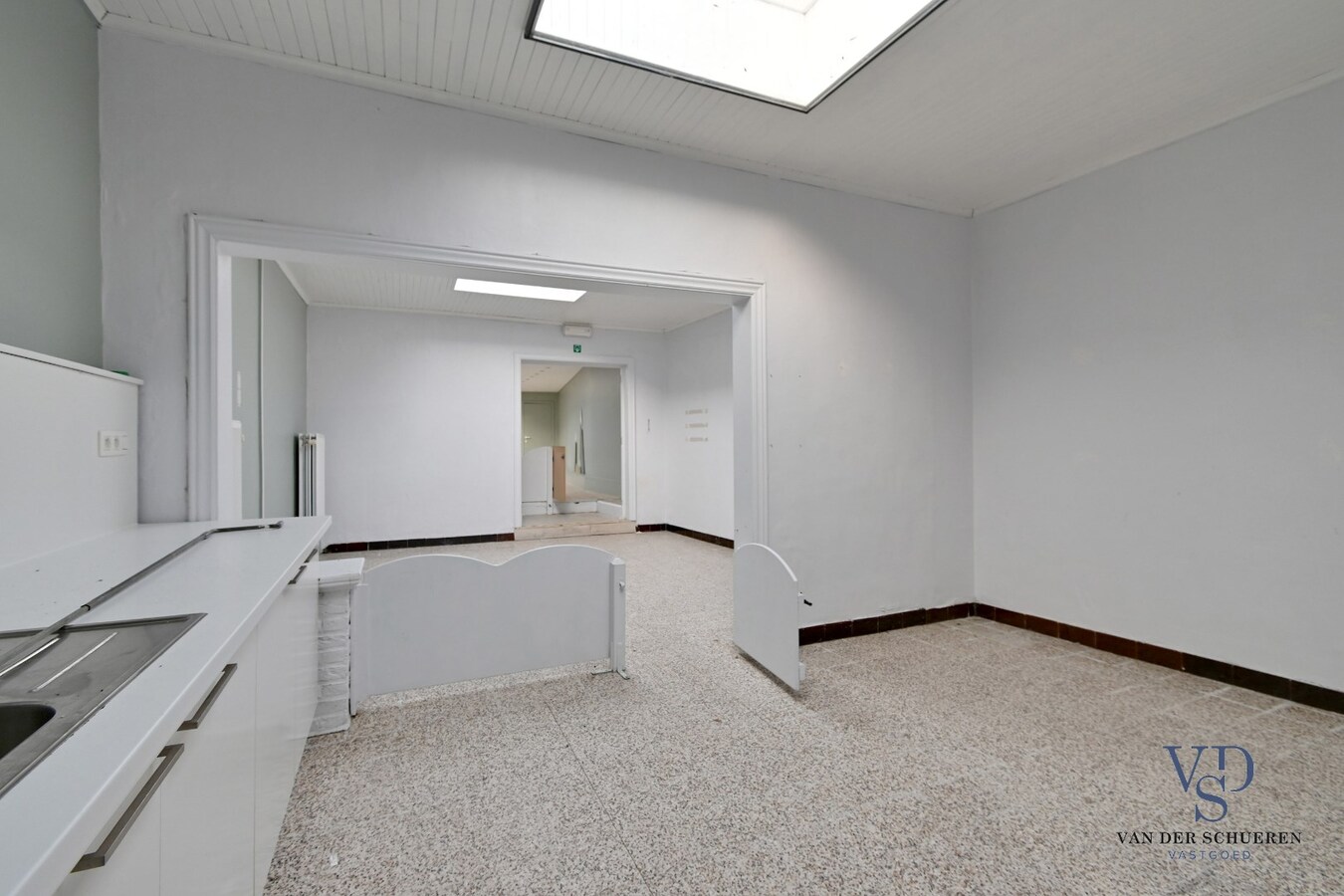 Uniek handelspand met woongedeelte in hartje Eine ! 