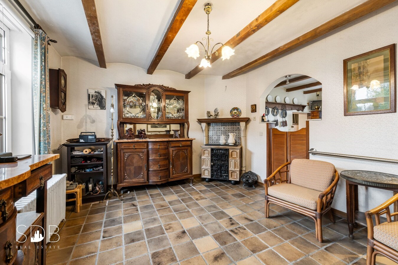 Authentieke hoeve met bijgebouwen met graslanden op circa 8.750m² 