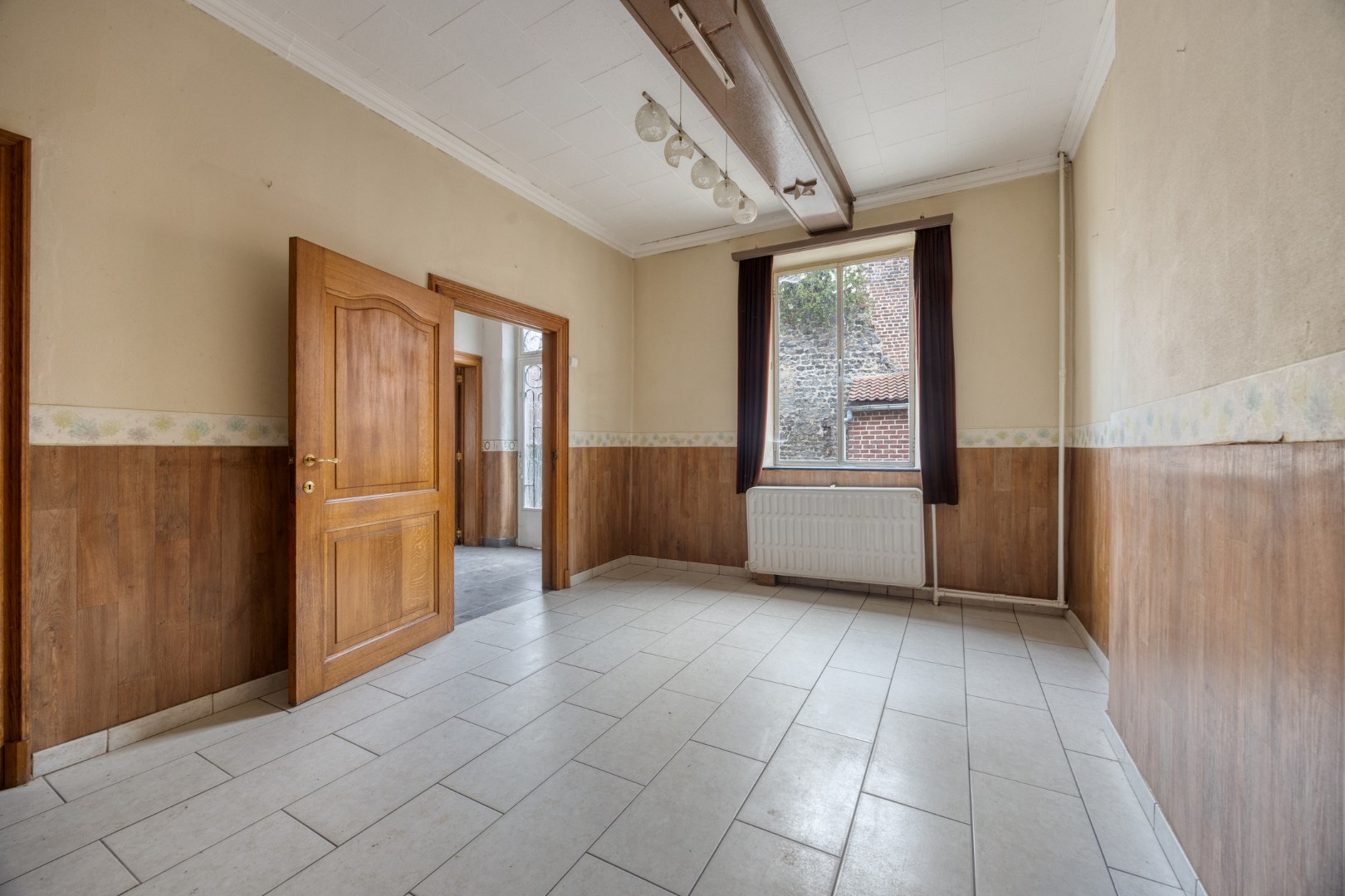 Eetkamer met doorgang Inkomhal
