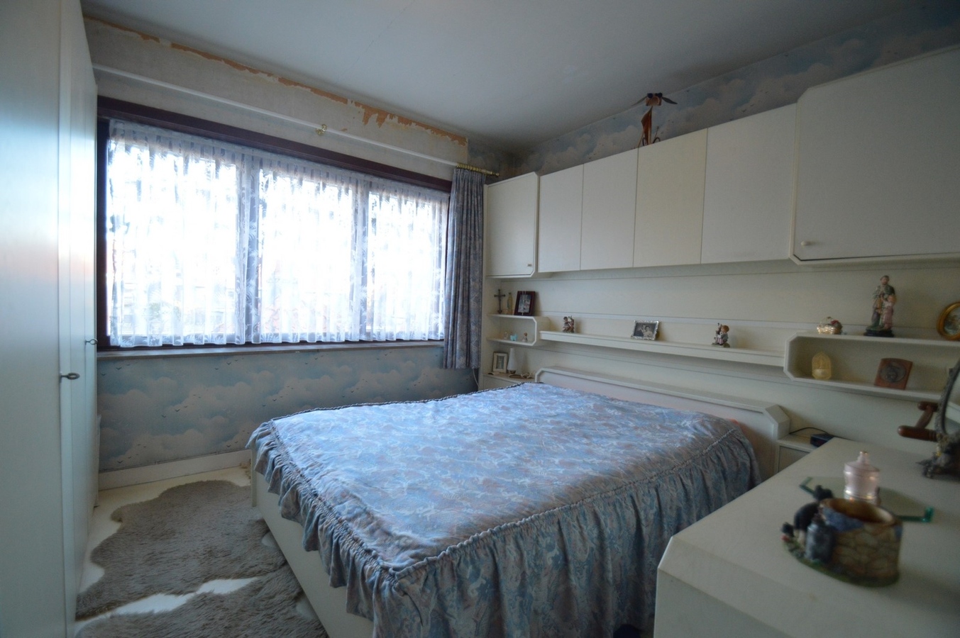 Volumineuze, te renoveren woning met garage - Heist 