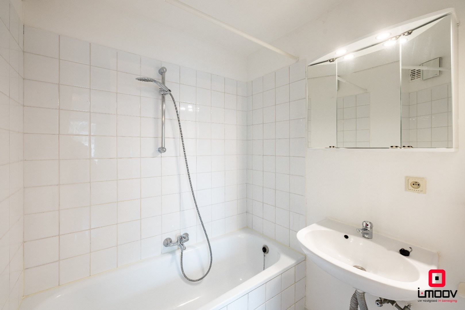 Eénslaapkamerappartement met optie voor één of twee afgesloten garageboxen op TOPLOCATIE aan Gent-Sint-Pieters 