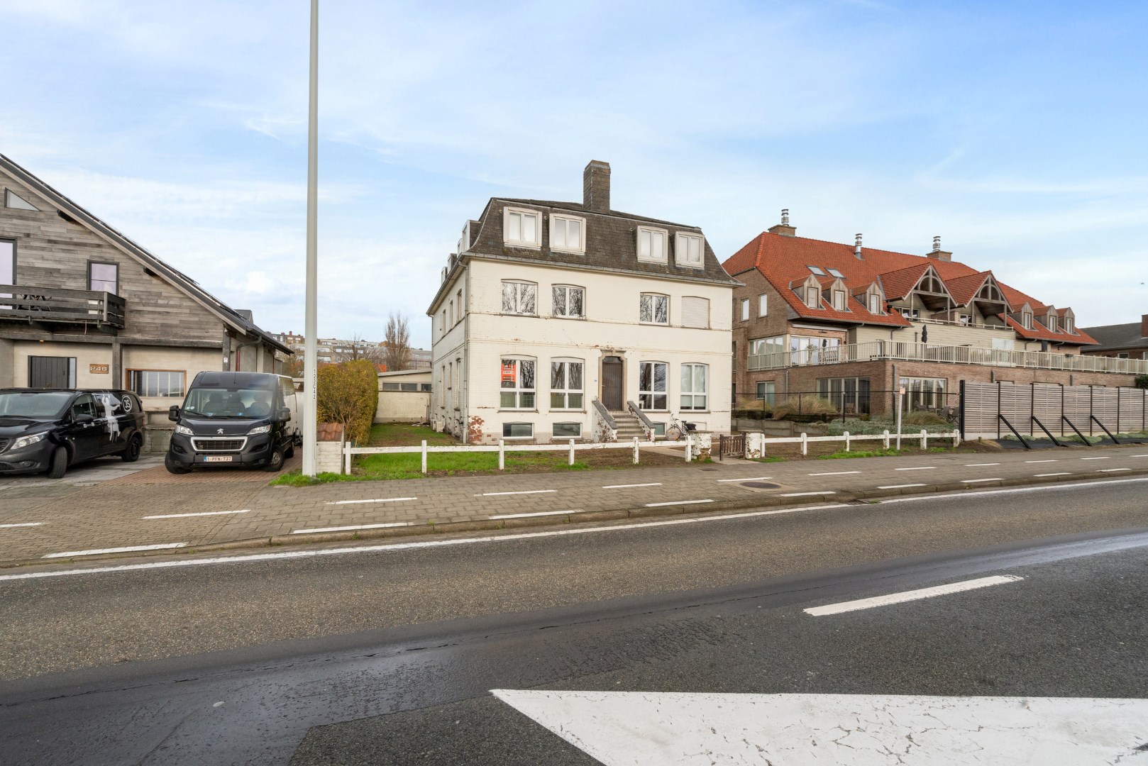 Te renoveren 3 slaapkamer appartement vlakbij de Zeedijk van Zeebrugge 