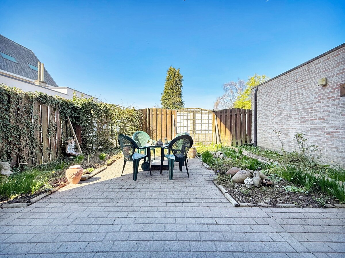 Energiezuinig gelijkvloersapp. met tuintje en garage te centrum Wetteren 