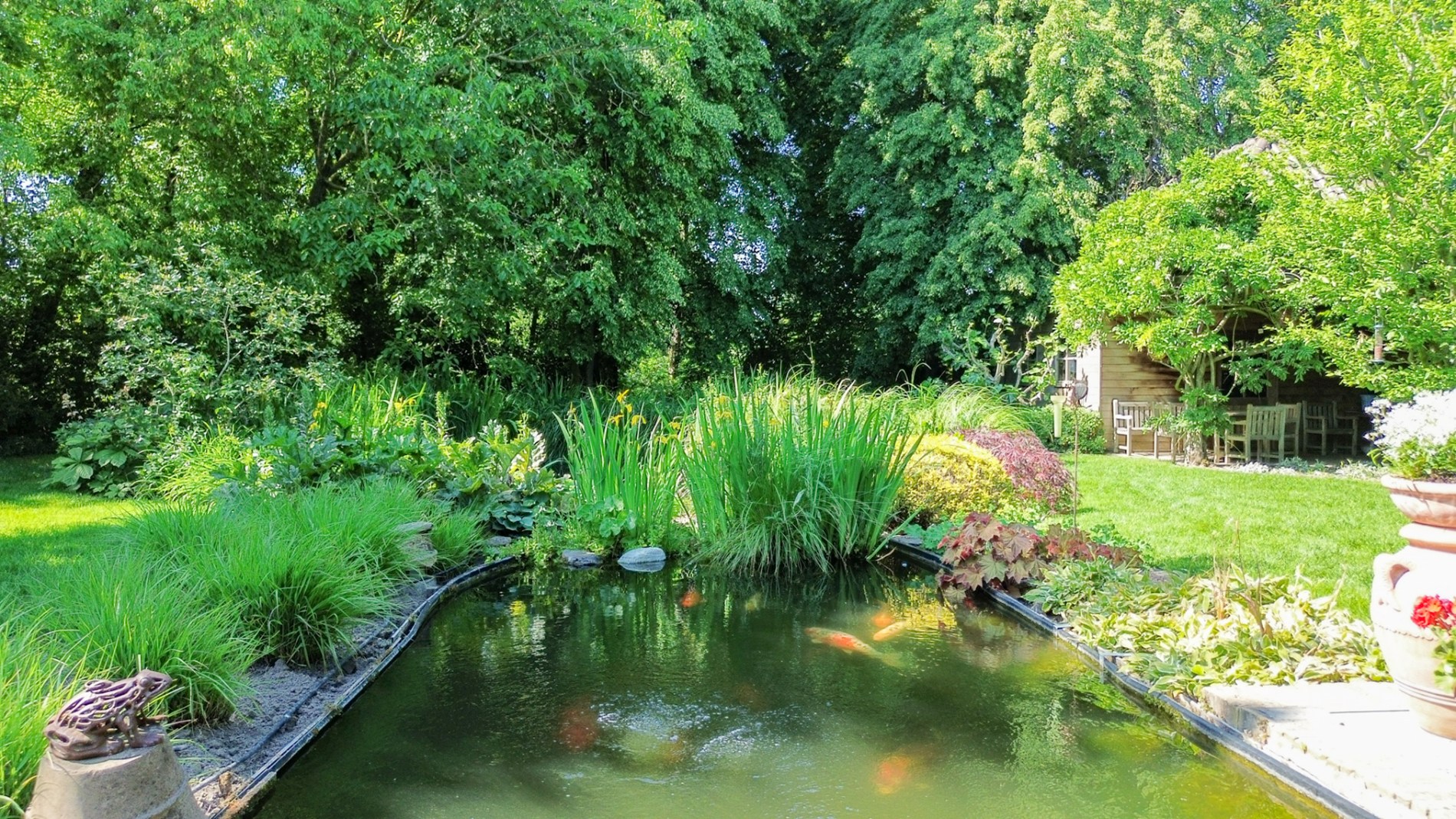 Ruime villa met prachtige tuin en hoogwaardige afwerking, perceel van 1891 m², rustig gelegen te Torhout 