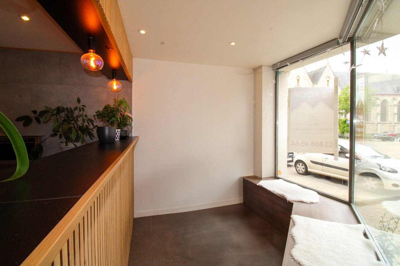 Veelzijdig handelshuis met woonst en luxueuze B&amp;B op toplocatie aan de Markt van Temse! 