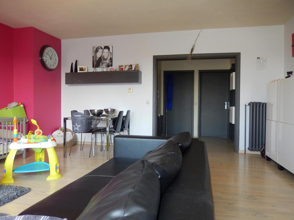 Vernieuwd appartement met zuidgerichte tuin 