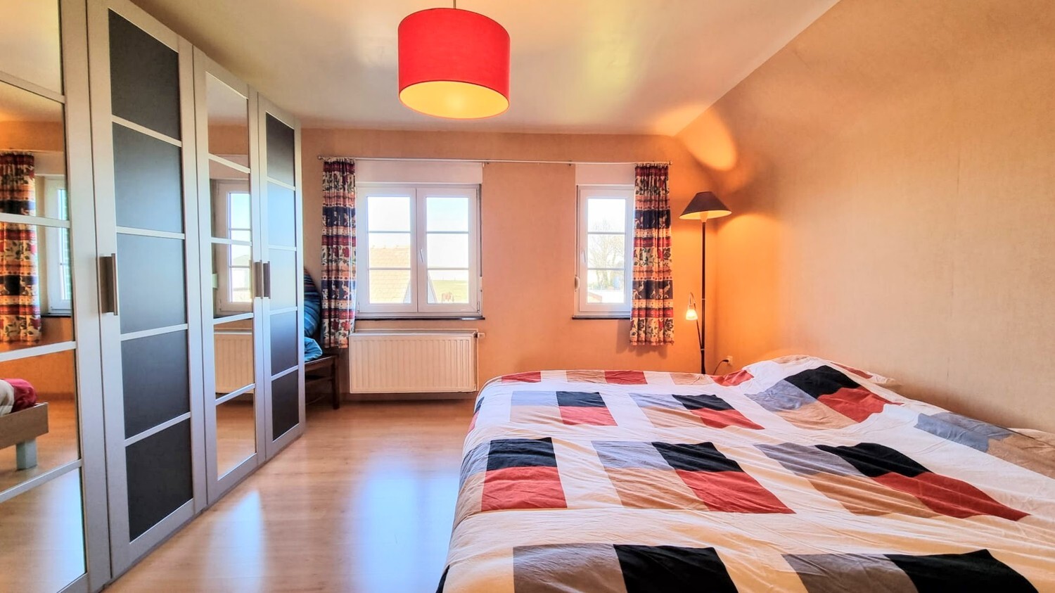 Royale woonst met panoramisch zicht én paardenweide 