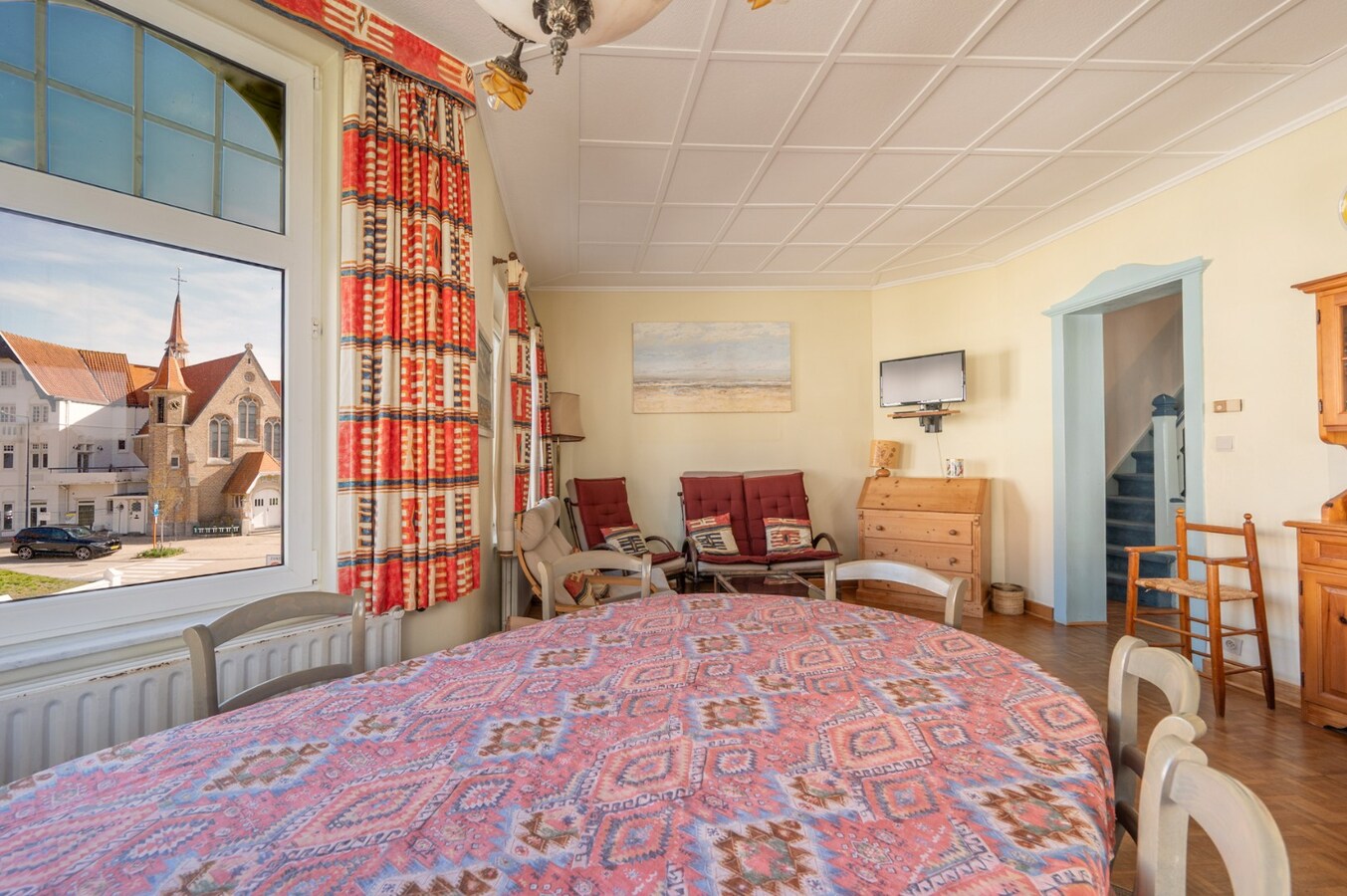 Villa in eclectische stijl met garage en staanplaatsen in het hart van Duinbergen 