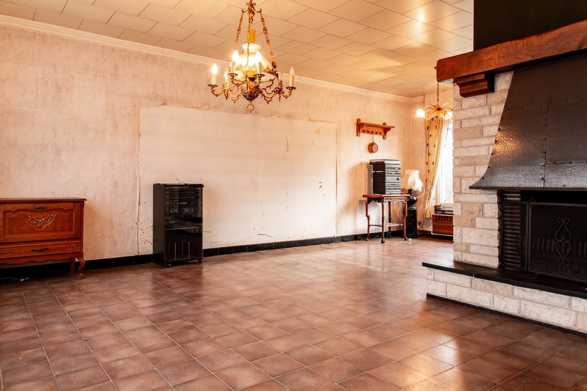 Grondig te renoveren rustig gelegen HOB 4 slpks, garage en tuin te Eeklo 